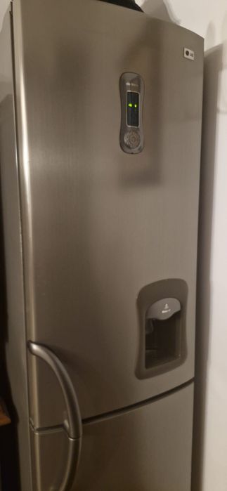 Frigider LG No Frost cu dozator de apa - inox