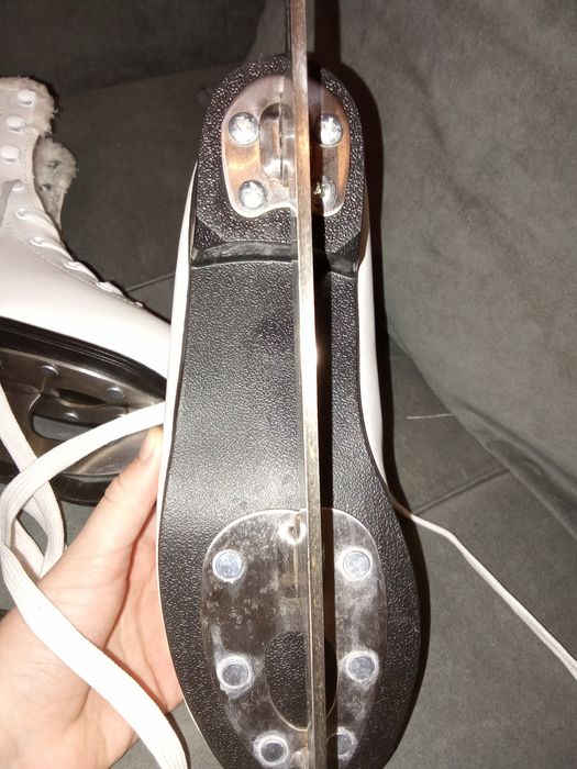 Коньки для фигруного катания