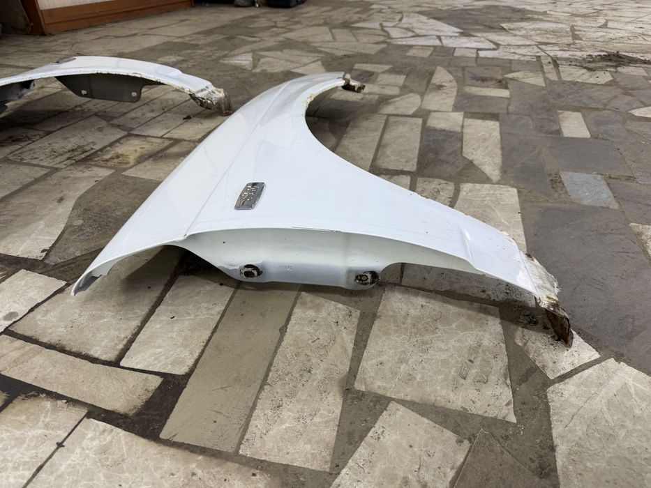 Продам 2 крыла приора