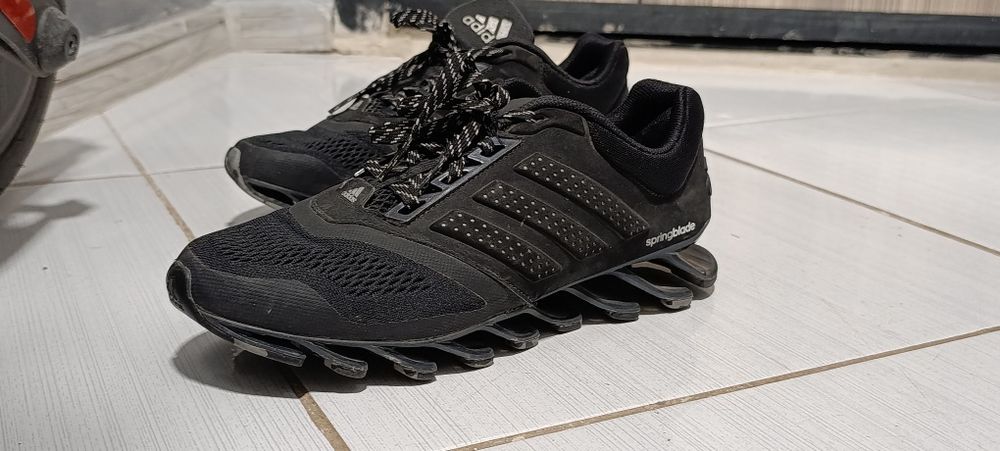Продавам маратонки adidas spring blade