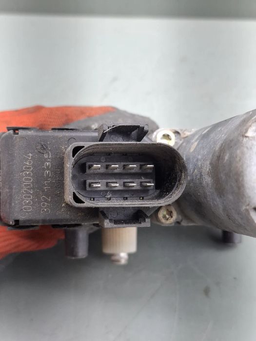 Motoras macara geam fata dreapta 0 130 821 774 Audi A6 1999