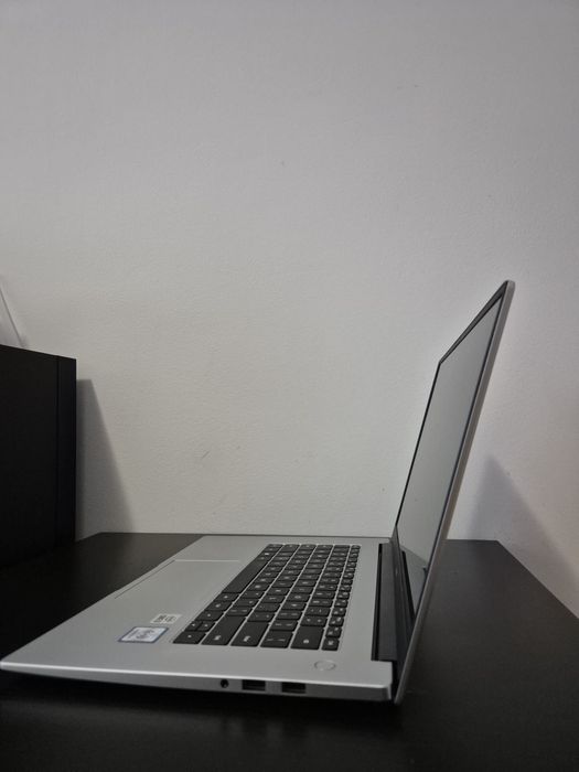 Laptop Huawei i3