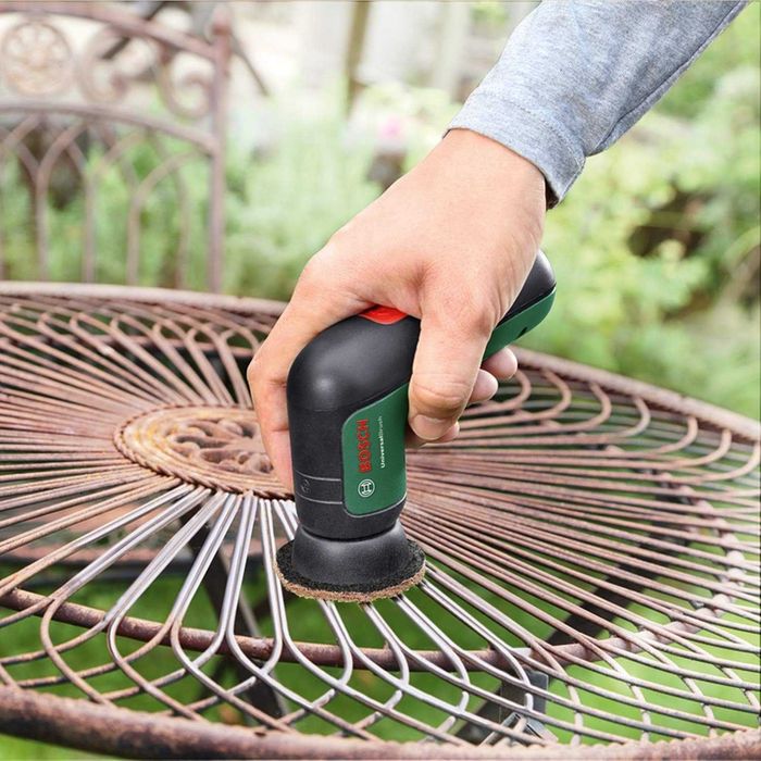 ПРОМО Нова 2г Гаранция Акумулаторна Почистваща Полираща Четка Bosch UniversalBrush, 3.6 V, 1.5 Ah, 06033E0000