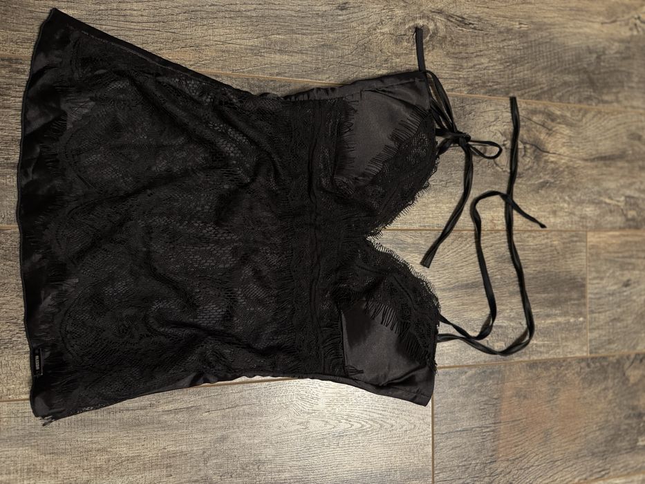 Бюстие Алеса дантела и сатен