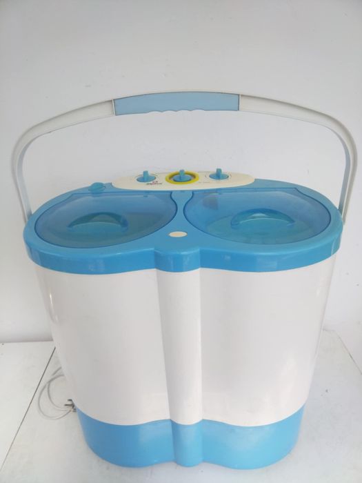 ALPINA преносима мини пералня с отделна камера за центрофуга. 
Капацит