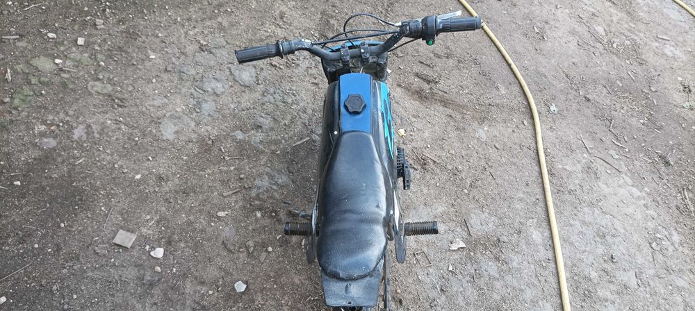 Продавам кросово моторче