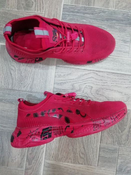 Продам крассовки.