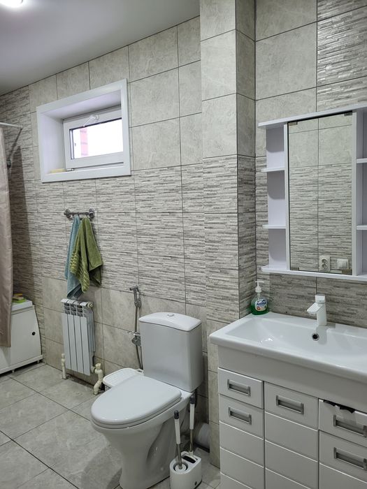 Продам два дома на одном участке в 5 соток.