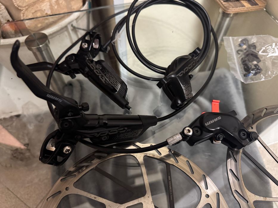 Спирачки SRAM CODE RS 4 бутални + ротори SRAM HS2 200 mm за велосипед