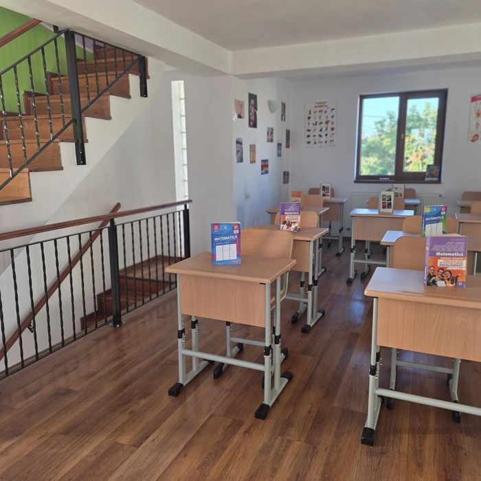Închiriez spațiu pentru cursuri, evenimente, meditații, conferințe, sală 65 m2. Zona Cap. Petre Costescu, lângă Liceul Dacia . Preț 100 lei/ oră