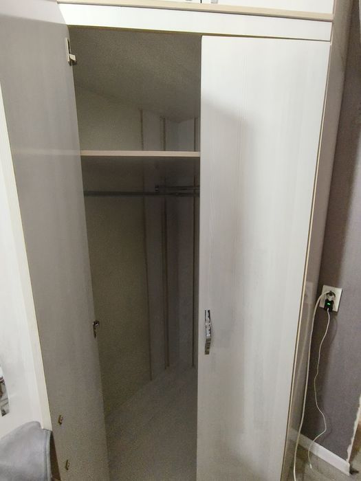 Прихожка шкаф большой.