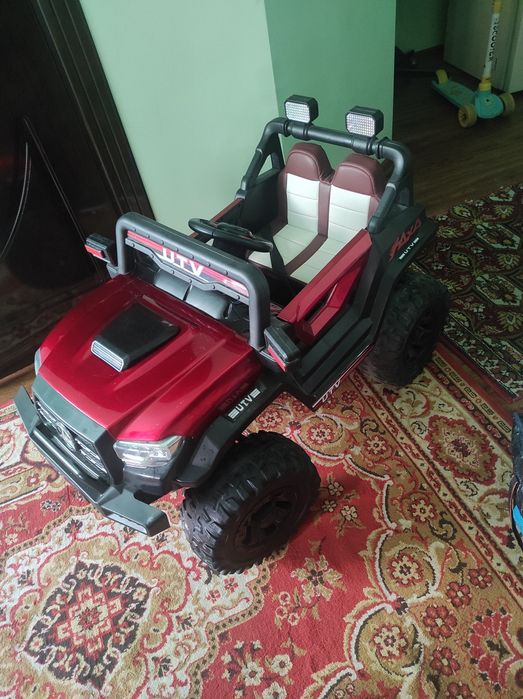 Машина для детей с пультом управления