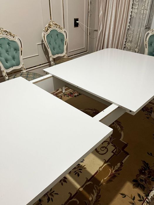 Продаётся стол и стулья