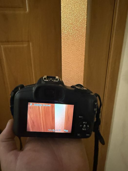 Canon EOS R1000