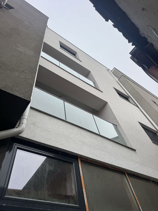 Balustrada din sticla securizata pentru balcoane