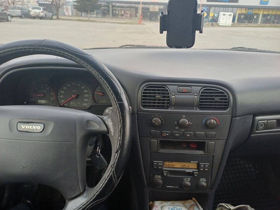 Продавам VOLVO V40  1.9 TD Цена 1550€