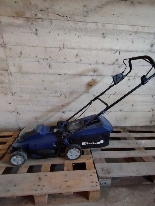 Mașina de tuns iarba electrică