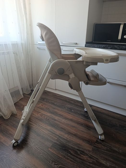 Продам детское кресло столик