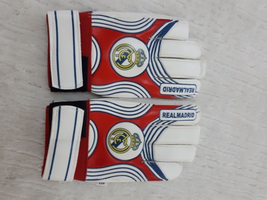 Вратарские перчатки