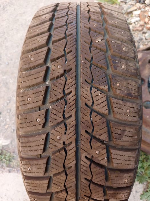 Продам резину 215/55 R17