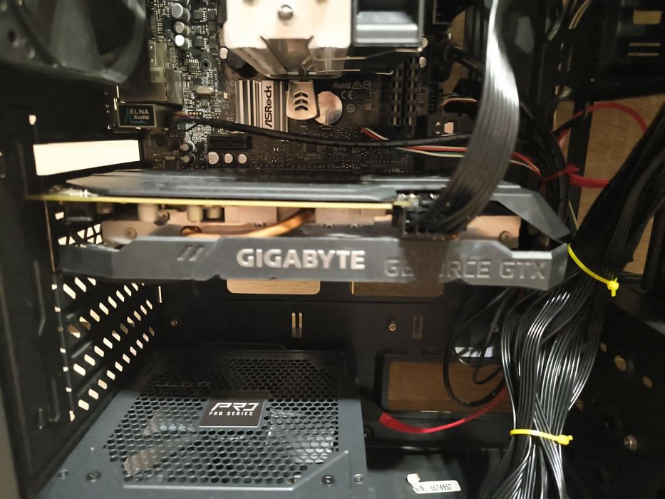 Геймърски Компютър GTX 1660 SUPER 6GB | i3-8100 | 16GB RAM | 256GB SSD | Готов за CS2, GTA V, Fortnite, Valorant