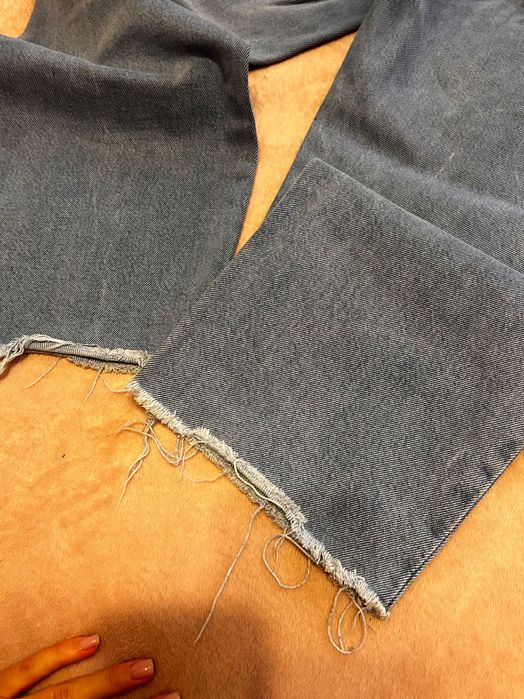 Blugi blu cu talie înaltă