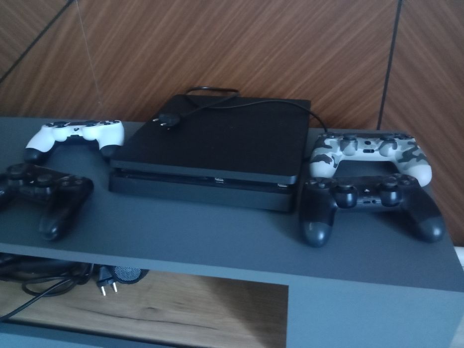 Playstation 4 slim