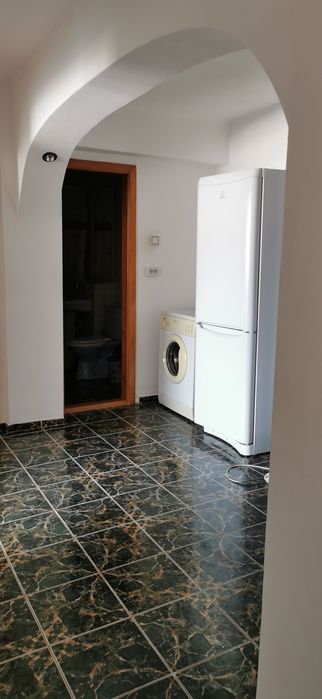 De închiriat apartament 3 camere