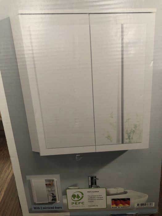 Шкаф с огледало за баня