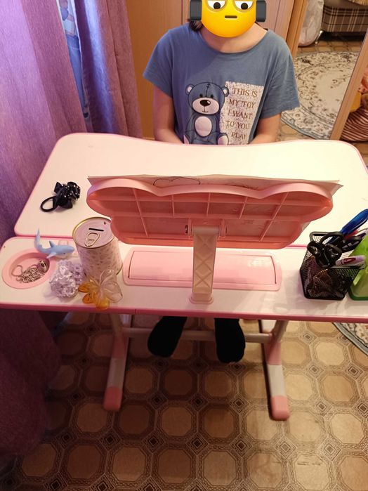 продам школьную парту со стульчиком