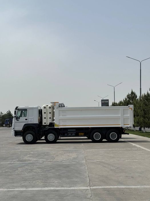 Sinotruk Howo 380 8x4 CNG