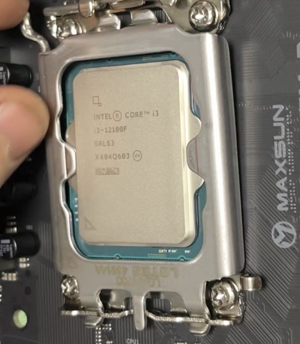 Процессор i3 12400f