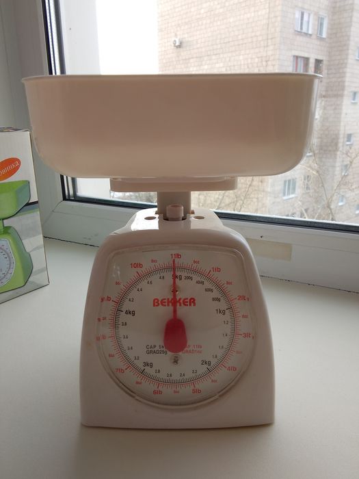 Продам весы кухонные с чашкой