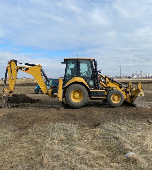 Inchiriez buldoexcavator , mini , bobcat