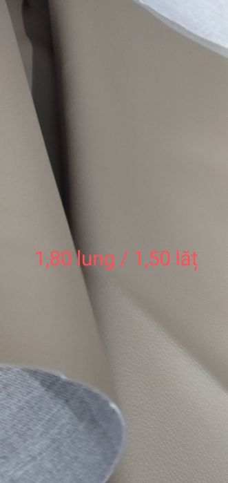 Material matlasat negru și impermeabil