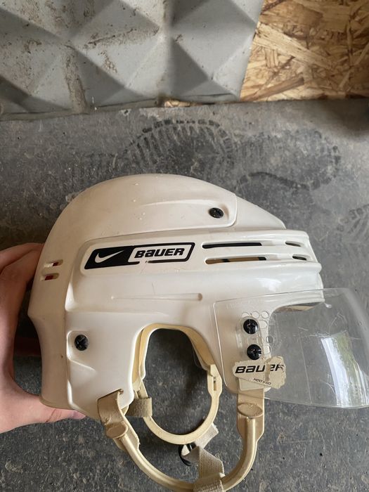 Хоккейные шлема с сеткой/визором