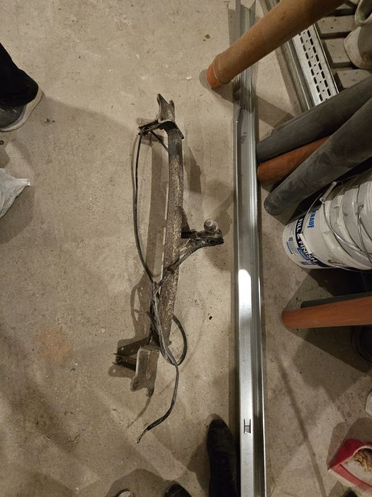 Теглич за Mazda 323 F VI Hatchback (09.1998 - 05.2004), хечбек