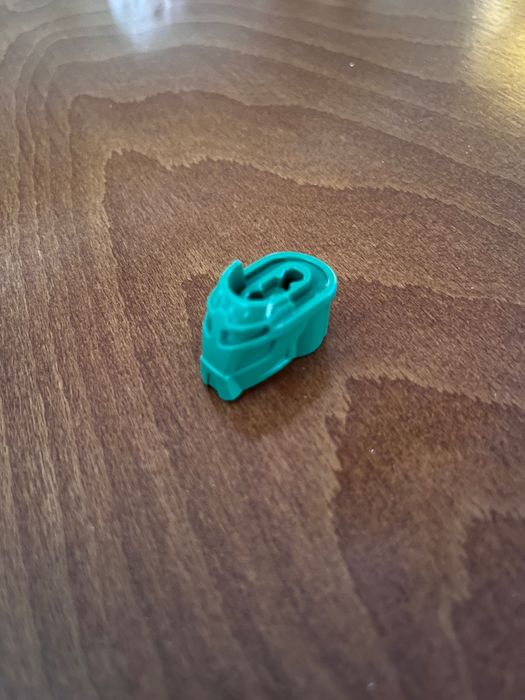 Bionicle глави и Robin фигурка