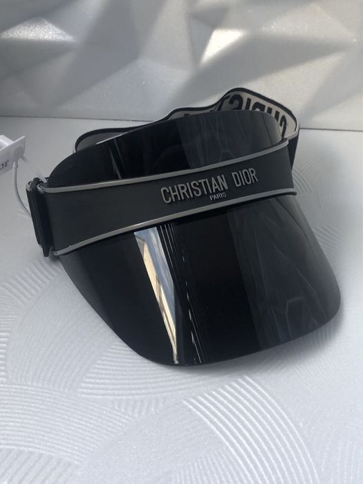 Козирка с УВ 400 защита 2 цвята черна