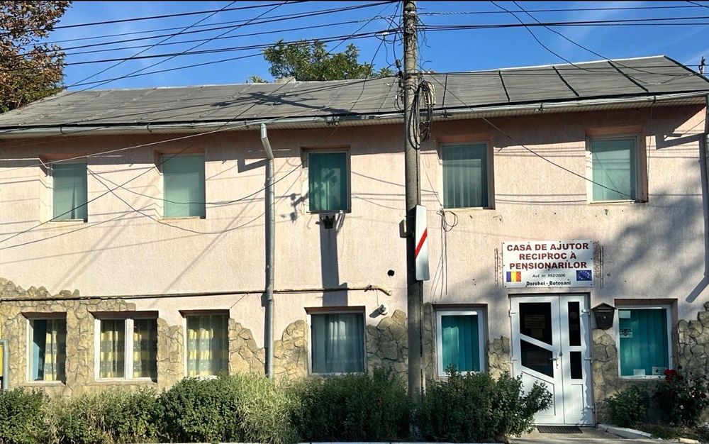 Casa P+1 de vinzare,cu spațiu comercial la strada zona centrală în DOROHOI