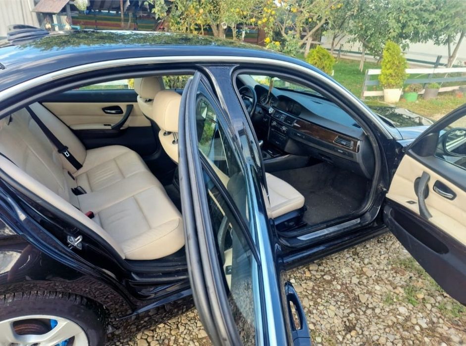 BMW Seria 3 / E90 / 320 D / LCi / xDrive
-