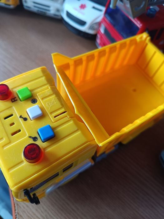 Set 7 mașini / camioane cu sunete și lumini