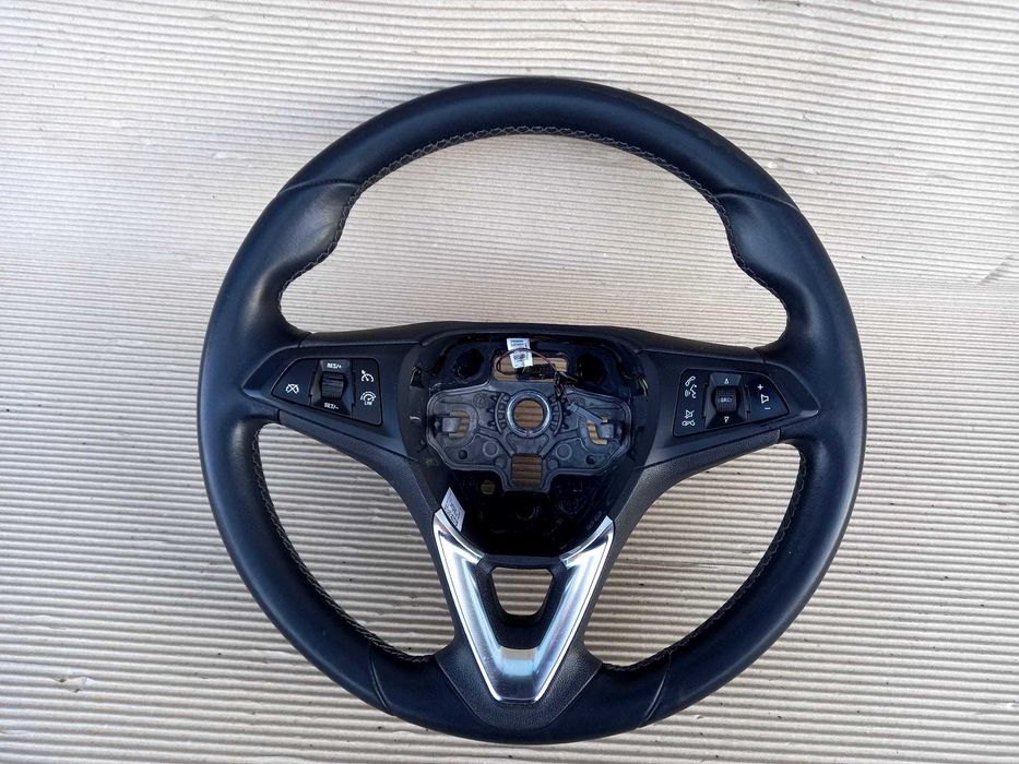 Opel Corsa E 2014--2019, volan piele cu comenzi.