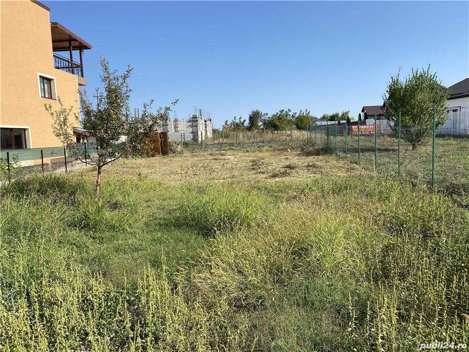 Teren imprejmuit bransat la curent si apa