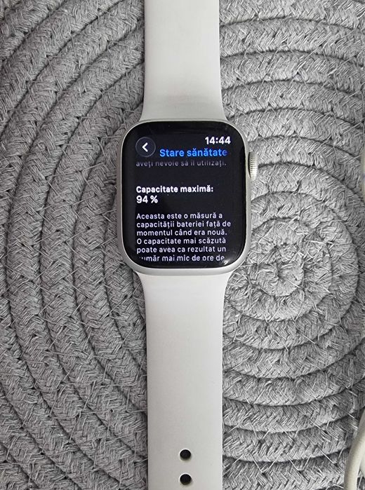 Apple Watch 8 41mm GPS, in stare buna, bateria 94%