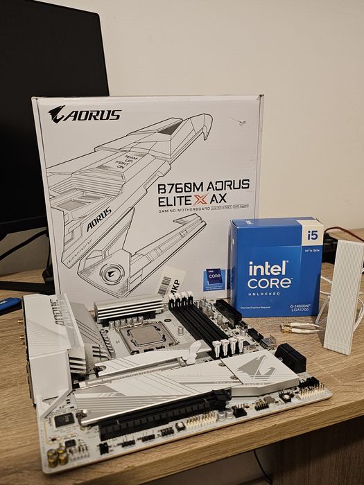 Vând Kit Placă de bază DDR5+procesor I5 14600kf