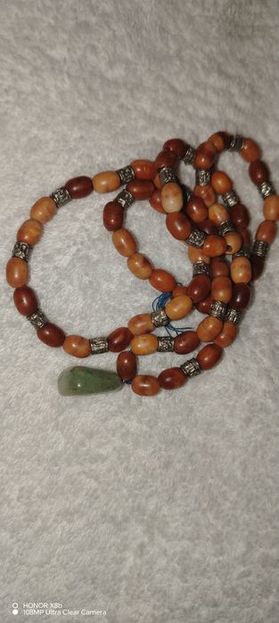 Бусы с кулоним продаю