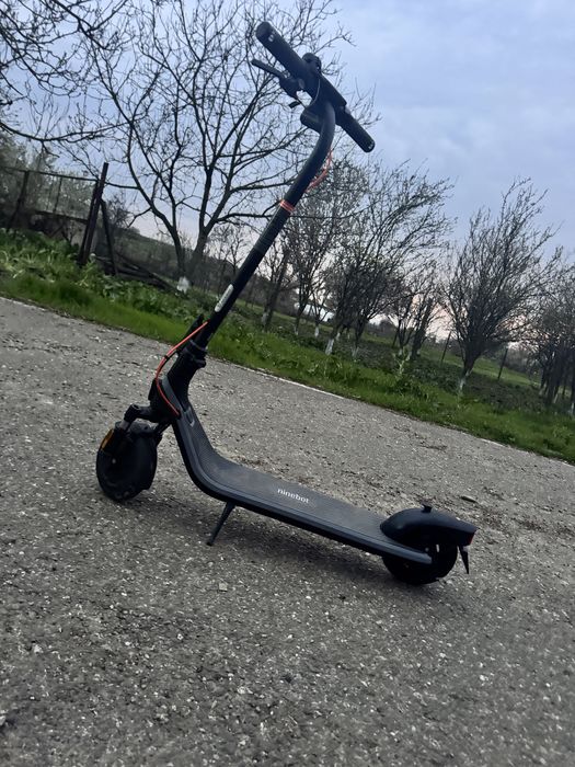 Trotineta Electrica Ninebot KickScooter E2 Plus