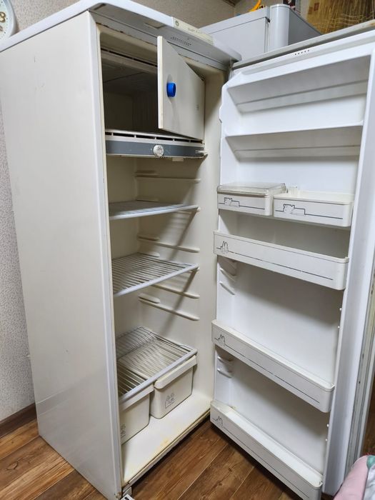 Холодильник Бирюса