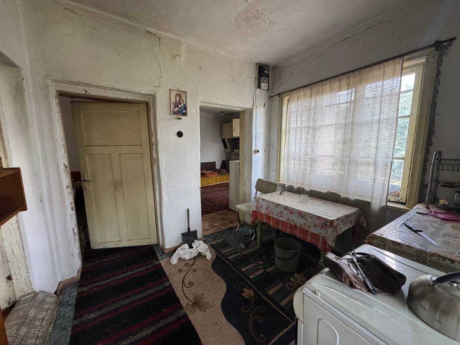 Едноетажна къща с мазе в село Смолник, област Бургас
